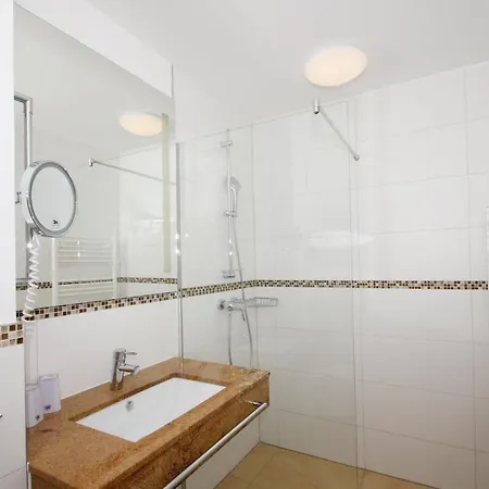 Strandresort Rex Rugia Ferienwohnung 10-4 Mit Sauna- Und Schwimmbadnutzung Im Ahoi Sellin * Lobbe